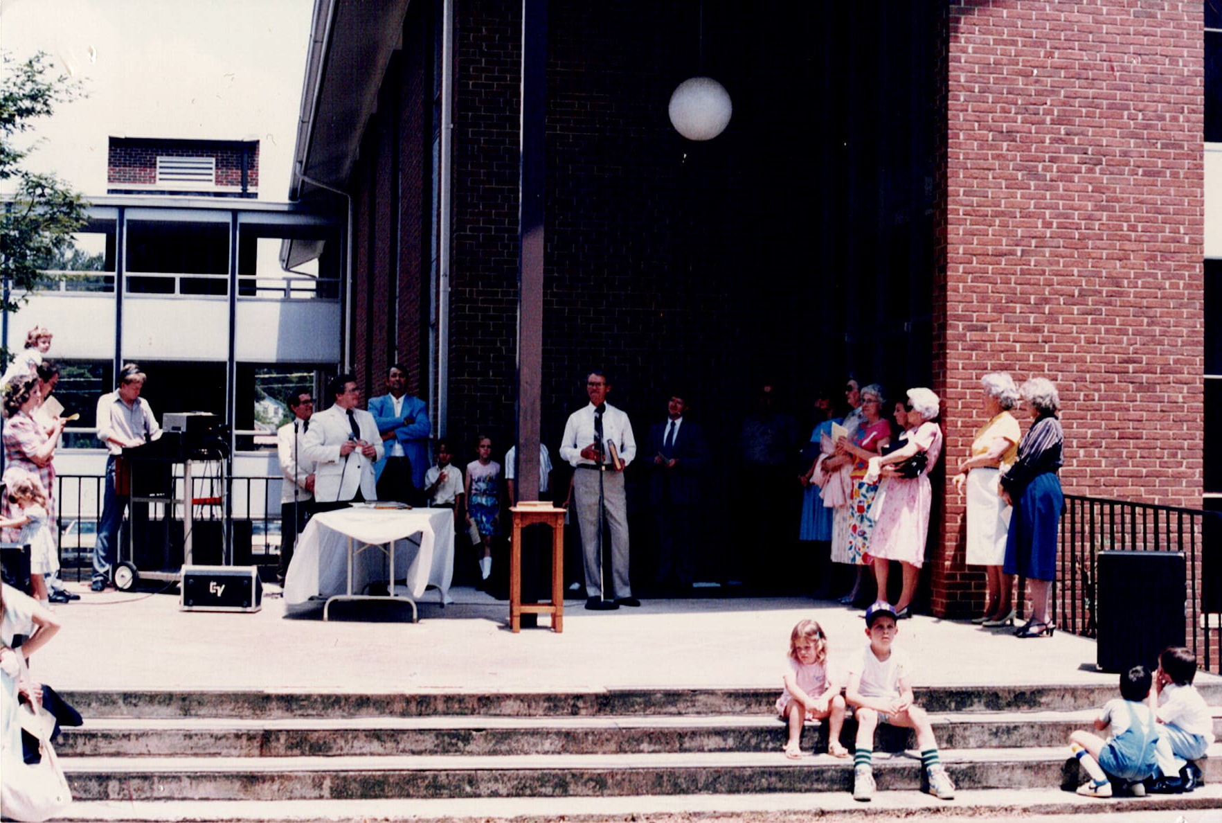 Oakhurst community at the education building dedication in 1962.